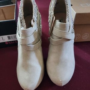 The In Crowd Boots Booties 6.5